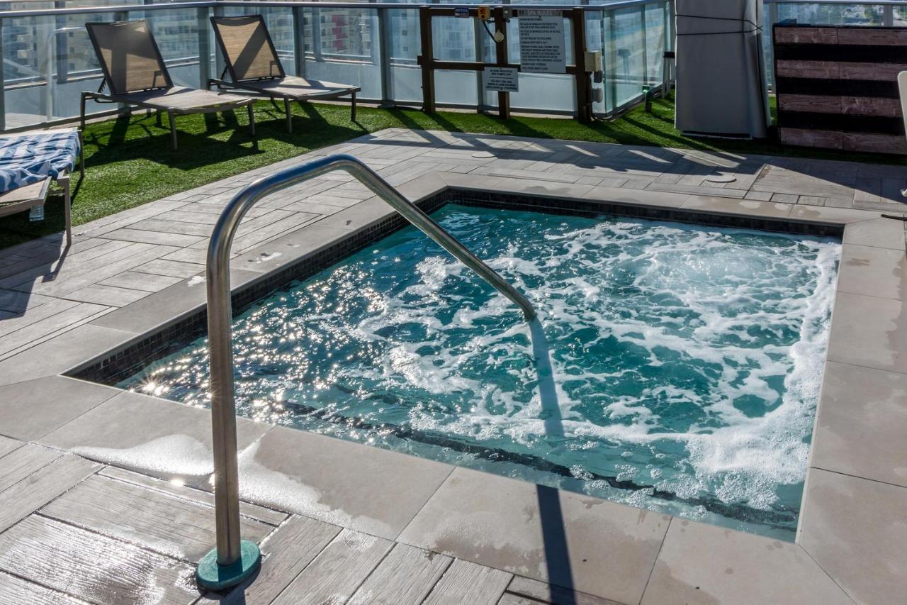 The Ultimate Resort - Beachfront 2 Bedroom Apartment With Direct Ocean View, Rooftop Pool, Hot Tub And Gym Χόλιγουντ Εξωτερικό φωτογραφία